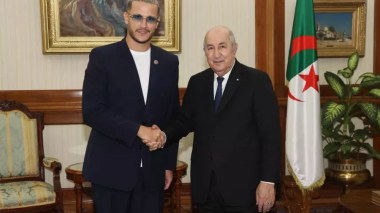 Le président de la République reçoit la star algérienne internationale DJ Snake