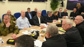 بزعم تحقيق أهداف “الأسد الصاعد”.. حكومة الاحتلال تعلن الموافقة  على وقف الحرب مع إيران 