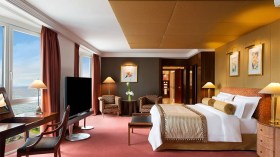 دعوة لمراجعة خدمات وأسعار الفنادق لتعزيز السياحة الصيفية