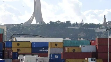 Commerce extérieur: des documents de domiciliation bancaire remis à 230 importateurs