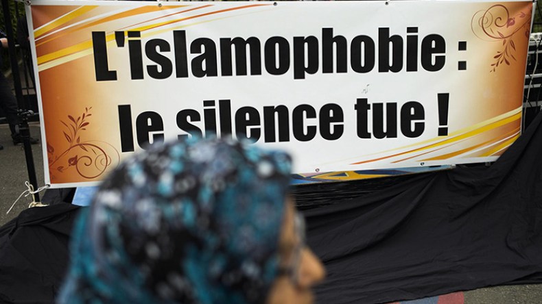 تقرير فرنسي يقلل من “الإسلاموفوبيا” مقارنة بمعاداة السامية
