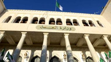 Tentative de suicide devant le ministère de la Justice: 4 individus placés en détention provisoire