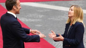 بعد علاقات متوترة وكره أعمى.. ميلوني تتفق مع ماكرون