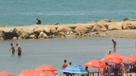 أطفال يقصدون الشواطئ الممنوعة والسدود بمفردهم!