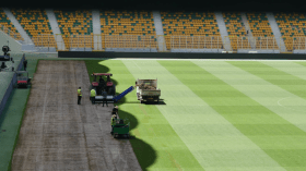 بالفيديو.. انطلاق أشغال إعادة تهيئة أرضية ملعب حسين آيت أحمد