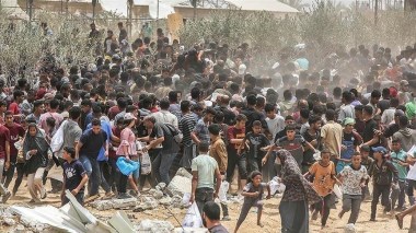 L’attaque israélienne contre des personnes attendant l’aide humanitaire à Gaza fait 20 morts et 246 blessés