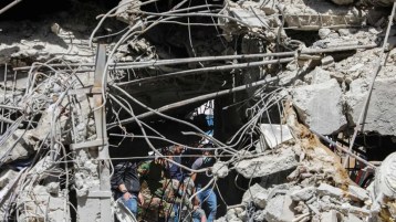 الوقوف مع الظالم