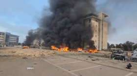 إيران تضرب مركزا عسكريا.. وخامنئي يُعلق “العدو يعاقب الآن”