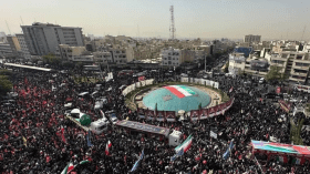 بالفيديو.. إيران تشيع قادة عسكريين وعلماء نوويين اغتالهم الكيان الصهيوني