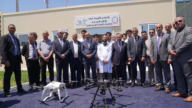 بداري يعاين أول مركز مدني لصناعة الطائرات بدون طيار بالجزائر