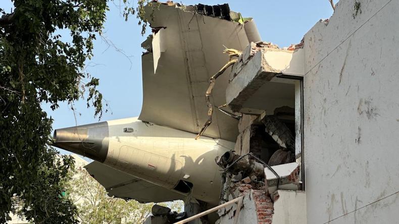 أزيد من 200 قتيل في تحطم طائرة هندية متجهة إلى بريطانيا