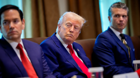 أكسيوس: ترامب يدرس توجيه ضربة لإيران