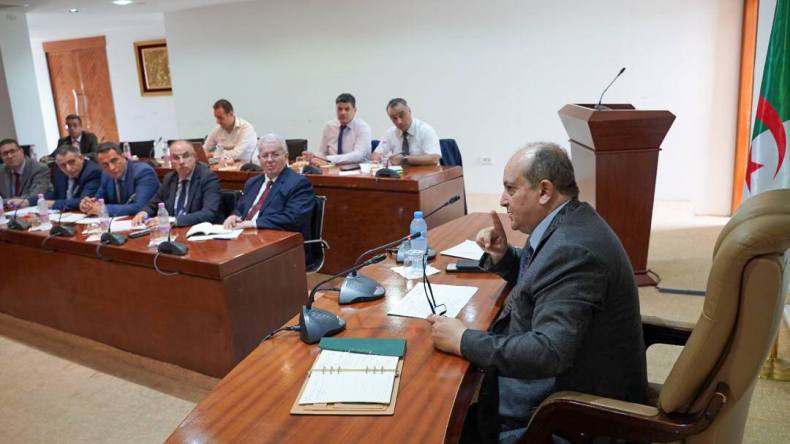 هذا ما بحثه وزير الصناعة مع مدراء المجمعات الكبرى