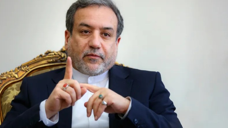 عراقجي: إيران سترُد وعلى أمريكا تحمل مسؤولية التصعيد