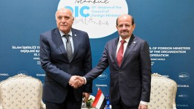 عطاف يجدد لنظيره اليمني التزام الجزائر بالدفع بمسار تسوية الأزمة في اليمن