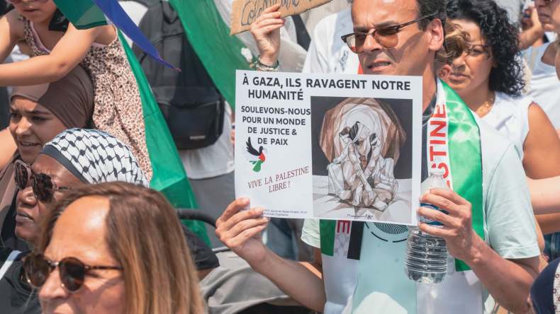 “كما انتصرت الجزائر ستنتصر فلسطين”