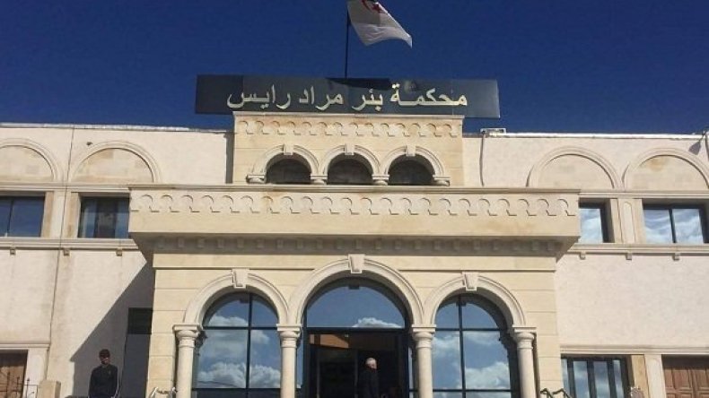 فتح تحقيق في محاولة مواطن إضرام النار في جسده أمام وزارة العدل