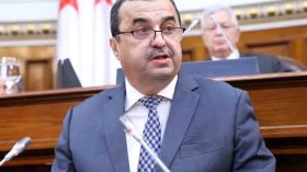 عرقاب يعرض قانون المناجم الجديد أمام مجلس الأمة