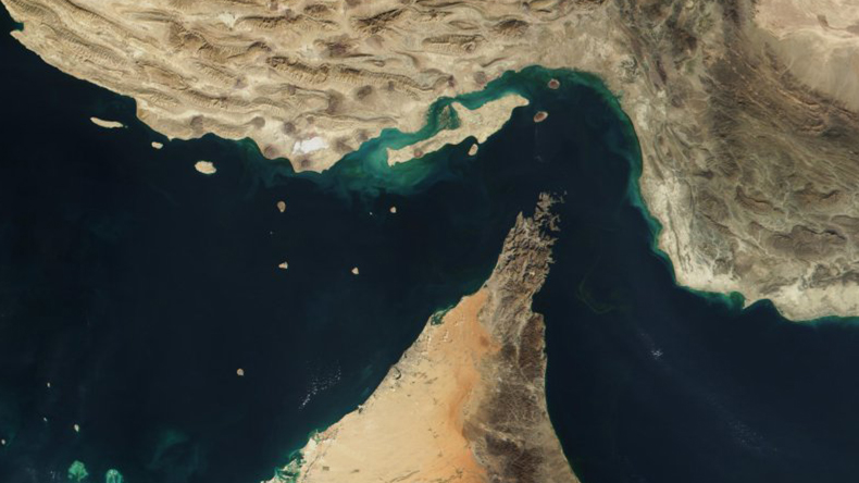 أزمة “مضيق هرمز” تتصاعد.. واشنطن تطلب وساطة بكين