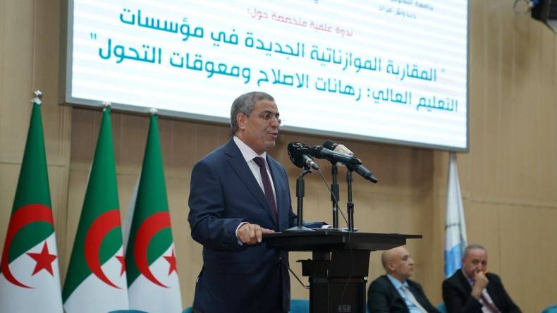 نحو أنماط تسيير حديثة للجامعة تعتمد على الأداء والنتائج