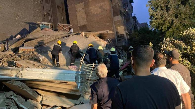 خلال أقل من ساعة.. ضحايا ومصابين في انهيار عقارين بالقاهرة