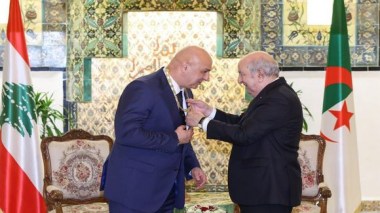 Le président de la République décerne la médaille “Athir” au président libanais