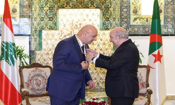 Le président de la République décerne la médaille “Athir” au président libanais