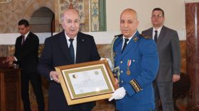 وسام بدرجة عشير للمدير العام للأمن الوطني علي بداوي