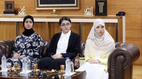 عميد جامع الجزائر يستقبل متفوّقات البكالوريا