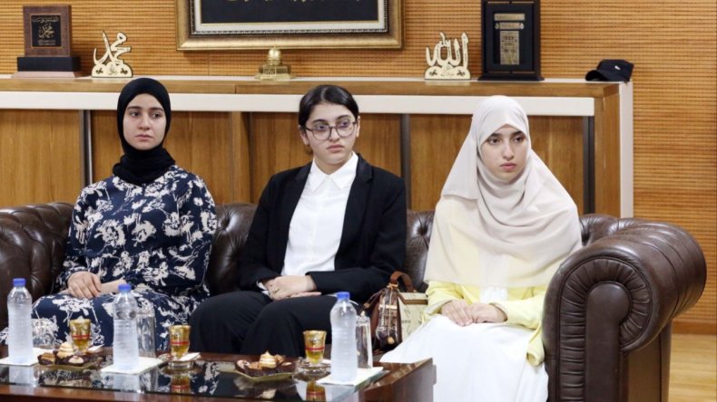 عميد جامع الجزائر يستقبل متفوّقات البكالوريا