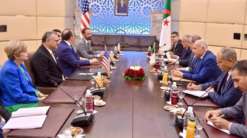 عطاف يستقبل المستشار الرفيع لرئيس الولايات المتحدة الأمريكية لإفريقيا مسعد بولس