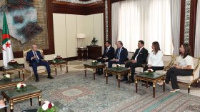 الرئيس تبون يستقبل وفدًا إعلاميا لبنانيًا بقصر المرادية (فيديو)