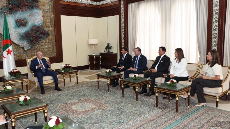 الرئيس تبون يستقبل وفدًا إعلاميا لبنانيًا بقصر المرادية (فيديو)