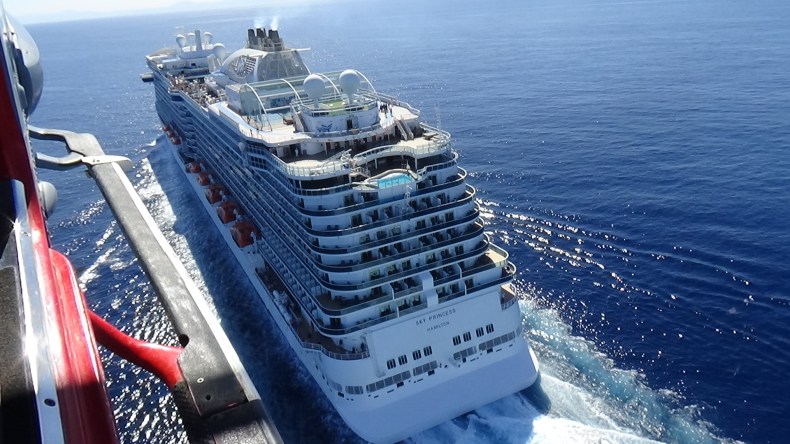 البحرية الجزائرية تنقذ مسافرا بريطانيا قبالة شواطئ سكيكدة (فيديو)