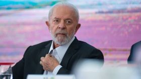 رئيس البرازيل يتحدّى ترامب ويهدّد بالتخلّي عن الدولار