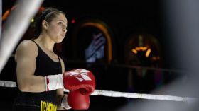 الوزير صادي يستقبل الملاكِمة شايب