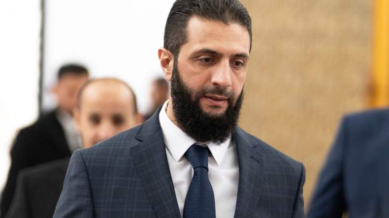 “السنوار القادم”.. أول تعليق للشرع بعد قصف دمشق وتهديدات الاغتيال