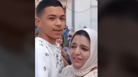 فيديو مؤثر لأم جزائرية تبكي فرحا.. ما القصة؟