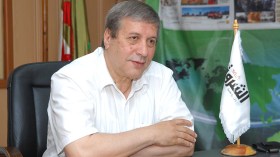 علي ذراع.. قامة إعلامية وسياسية تترجل