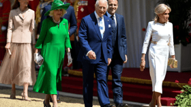 بريجيت تصرّ على إحراج ماكرون أمام الكاميرات.. ما سبب نفورها العلني منه؟