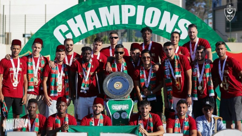 المولودية تستلم درع البطولة