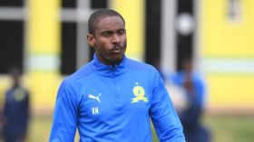 مدرب جنوب إفريقي للمولودية