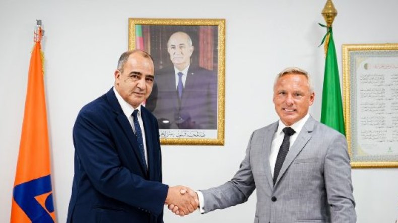 رسميا.. المدرب الجديد للوفاق يمضى عقده