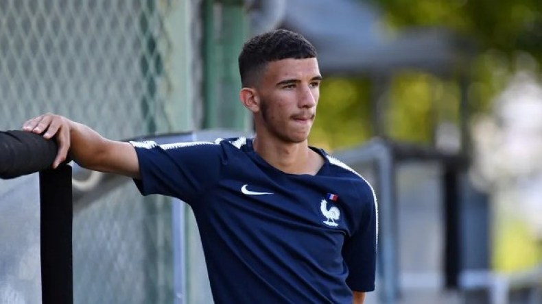 لاعب مغترب يُوجّه رسالة إلى بيتكوفيتش