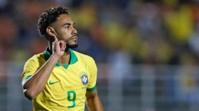 أنجبتْ قبل الآوان حتّى يلحق بَعْلُها بِالتربّص الرّياضي!