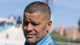 فريق غير مستقرّ فنّيا يجلب مدربا متنقّلا