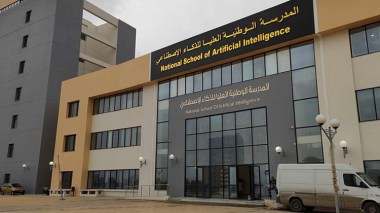 رئيس أنغولا يزور المدرسة العليا للذكاء الاصطناعي