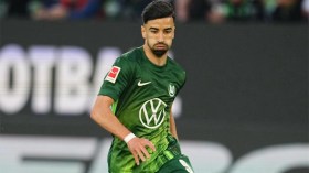 مدرب فولسبورغ يعاقب عمورة ويستبعده من مباراة كولن