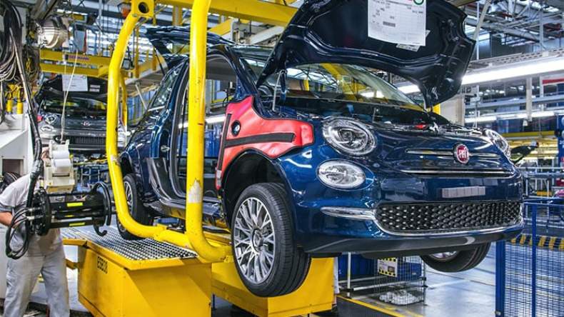 اتفاق جزائري-إيطالي لتعزيز تصنيع قطع “فيات” محليًا