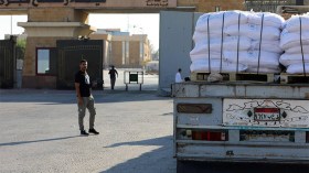 القطاع بحاجة إلى 600 شاحنة يوميا.. مساعدات محدودة تدخل غزة